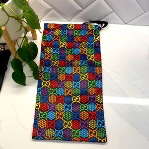 Gucci limited edition dust bag never been used 8x17